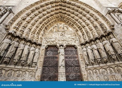 Secret Entrance to Notre Dame .